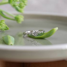 【Cayof(カヨフ)の口コミ】 金属アレルギーが若干あるので素材はプラチナにしました。デザインはお互…