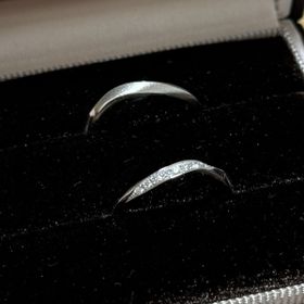 【アイプリモ(I-PRIMO)の口コミ】 着け心地が良く、指がスマートに見えます。
女性用のリングはダイヤが多く…