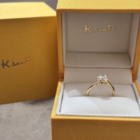 【ケイウノ ブライダル(K.UNO BRIDAL)の口コミ】 曲線でひねりのあるタイプが指がすっきり見えるので好きだったのと、母か…