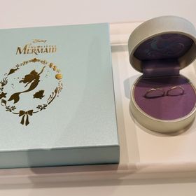 【Disney The Little Mermaid（ディズニー リトル・マーメイド）の口コミ】 細身のデザインで指がきれいに見えるところが気に入りました。また、斜め…