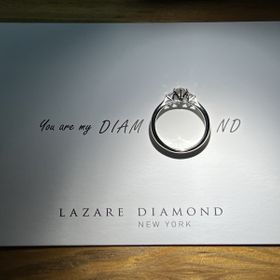 【ラザール ダイヤモンド(LAZARE DIAMOND)の口コミ】 横から見た時のデザインがとても綺麗で一目惚れしました！
ラザールダイヤ…