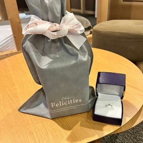 【俄(にわか)の口コミ】 結婚指輪と重ね着けできるので自然なデザインかつダイヤモンドが映えるの…