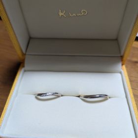 【ケイウノ ブライダル(K.UNO BRIDAL)の口コミ】 プラチナだけの「The結婚指輪」というより、もう少し遊び心のある2色使い…