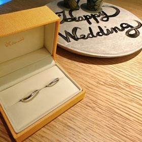 【ケイウノ ブライダル(K.UNO BRIDAL)の口コミ】 洗練されたデザインで、飽きのこないデザインを選択。
程よくダイヤモンド…