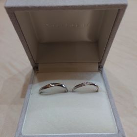 【Toi-lueur(トワル)の口コミ】 ウェーブ感とダイヤの輝き
指輪に込められた【夜空にきらめく星のように　…