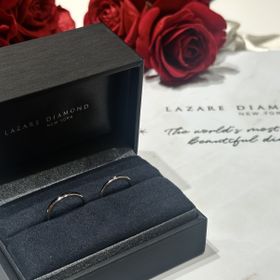 【ラザール ダイヤモンド(LAZARE DIAMOND)の口コミ】 飽きの来ないシンプルで細めの指輪を探していたのですが、ワンポイントの…