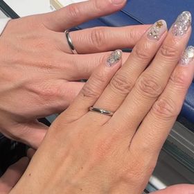 【銀座ダイヤモンドシライシの口コミ】 シンプルなストレートデザインで、細めのリングに存在感のある一粒ダイヤ…