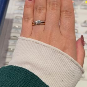 【銀座ダイヤモンドシライシの口コミ】 王道の一粒ダイヤでは物足りなかったので一癖あるものを探していたのです…