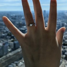 【アイプリモ(I-PRIMO)の口コミ】 指輪（アンドロメダ）には、メインのダイアモンド以外にも側面に小さなダ…