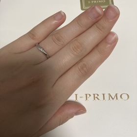 【アイプリモ(I-PRIMO)の口コミ】 他の指輪と比較して、どこから見てもダイヤが見えるようなデザイン性があ…