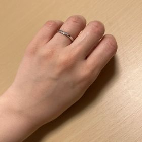 【銀座ダイヤモンドシライシの口コミ】 日常使いできるシンプルな指輪を探しており、パッと見はシンプルでありな…