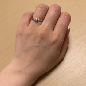 【銀座ダイヤモンドシライシの口コミ】 彼からダイヤモンドのみいただき、後日2人で指輪のデザインを選びに行きま…
