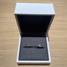 【Desserts(デザート)の口コミ】 幅広なので存在感があってダイヤがとても綺麗です。指も綺麗に見えて、着…