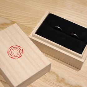 【出雲結(いずもゆい)の口コミ】 女性用は「想結」というデザインを選びました。ダイヤモンドが一つ埋め込…