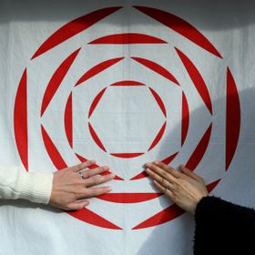 【出雲結(いずもゆい)の口コミ】 職場でもつけるので、目立ちにくい指輪を探しており、雲の切れ間から光が…