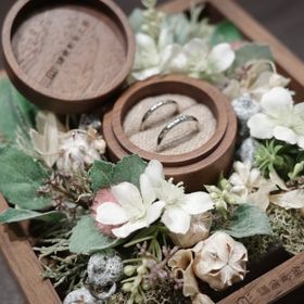 【鎌倉彫金工房の口コミ】 シンプルなデザインで男性も付けやすく、クリアな形がとても可愛い。刻印…