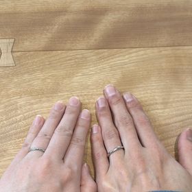 【出雲結(いずもゆい)の口コミ】 数粒のダイヤが上品に光るお洒落な指輪です。SNSで見かけた際に一目惚れし…