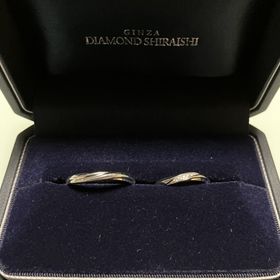 【銀座ダイヤモンドシライシの口コミ】 この指輪のウェーブデザインに一目惚れをしました。ウェーブデザインの指…