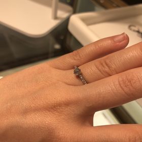 【FOREVERMARK(フォーエバーマーク)】の口コミ センターダイヤモンドは６本爪を探しておりました。
個人的に４本爪だと、...