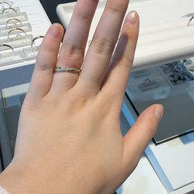 【I's stone(アイズストーン)の口コミ】 ダイヤモンドが多くてクネクネしたデザインを探していました。
いろんなお…