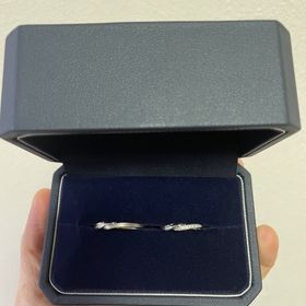 【銀座ダイヤモンドシライシの口コミ】 着け心地が自然で違和感なく毎日つけられそう。
女性用はどシンプルではな…