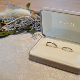 【atelier CraM(アトリエ クラム)の口コミ】 普段使いしやすいよう2人ともシンプルにしました。お互いの指紋を内側に刻…