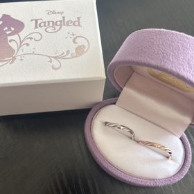 【Disney PRINCESS Rapunzel(ディズニープリンセスラプンツェル)】の口コミ デザインはとてもシンプルですが、内側の刻印は自分で選ぶことができ満足で...