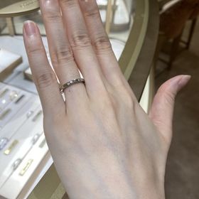 【カルティエ(Cartier)の口コミ】 ダイヤモンドがついていて、指輪の表面と裏面でデザインが違うので2種類の…