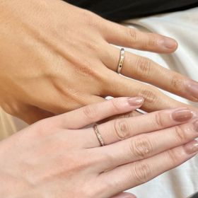 【アイプリモ(I-PRIMO)の口コミ】 指が綺麗に見える上品なデザインです。
付け心地もよく、指に馴染みます。…