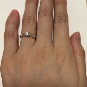 【ブシュロン(BOUCHERON)の口コミ】 ファセットのデザインですが、ダイヤモンドのファセットカットをイメージ…