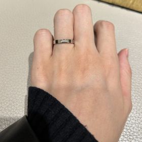 【ショーメ(CHAUMET)の口コミ】 スタイリッシュなデザインで、個性的なデザインです。幅は太めですが、女…