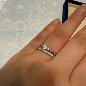 【ヴァンドーム青山(VENDOME AOYAMA)の口コミ】 元々の希望で5つのダイヤモンドが乗った指輪を探していました。
一目でこ…