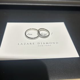 【ラザール ダイヤモンド(LAZARE DIAMOND)の口コミ】 ハーフエタニティです。ダイヤモンドのカットがきめ細やかで、指輪の埋め…