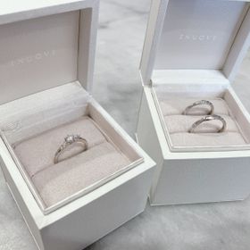【ENUOVE(イノーヴェ)の口コミ】 ウェーブのデザインかつ重ね付けしたときに婚約指輪と結婚指輪がピタッと…