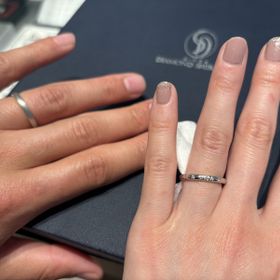 【銀座ダイヤモンドシライシの口コミ】 女性の指輪は、ダイヤモンドが散りばめられているので、どんな角度でも光…