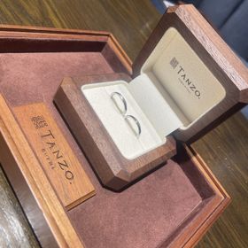 【TANZO.(鍛造指輪)の口コミ】 2人で話し合い、なるべくおそろい感が出るようにカットやデザインを寄せま…