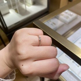 【カルティエ(Cartier)の口コミ】 華奢で繊細な作りのため、手の小さい自分でも違和感なく着用できました。…