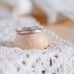 【Cayof(カヨフ)の口コミ】 指輪は、ヒヤシンスというデザインのものにしました。
中心部分とその他の…