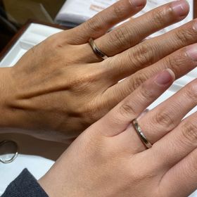 【杢目金屋(もくめがねや)の口コミ】 ストレートでシンプルな形状ですが、木目金模様とワンポイントのダイヤモ…