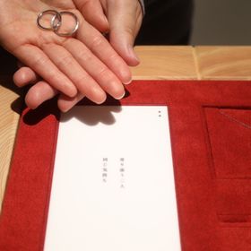 【出雲結(いずもゆい)の口コミ】 同じモデルの指輪でも色々な加工や素材が検討できたので、それぞれのオリ…