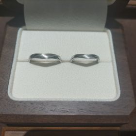 【TANZO.(鍛造指輪)の口コミ】 V字型、粗めマット加工、ダイヤ5pcグラデーション、職人手打ちミルで巻き…