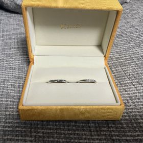 【ケイウノ ブライダル(K.UNO BRIDAL)の口コミ】 デザイナーさんとその場でふたりの馴れ初めなどを話しながら、何個もデザ…