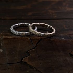 【ichi(イチ)の口コミ】 他では見ない、石のような見た目と触り心地に惹かれました。また、私たち…