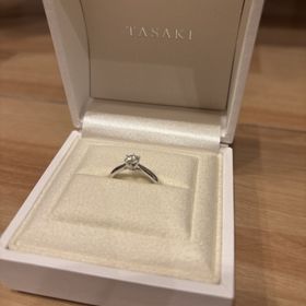 【TASAKI(タサキ)の口コミ】 もともとお祝い事など特別な時に重ね付けしたかったため、シンプルな一つ…