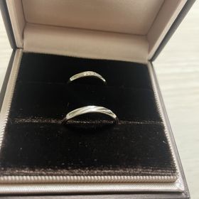 【アイプリモ(I-PRIMO)の口コミ】 着け心地が抜群で、自然と指を細長く見せてくれる指輪です。ゆるくウェー…