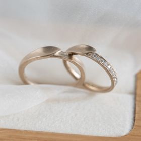 【Cayof(カヨフ)の口コミ】 指輪デザインの種類が多く、どれも植物モチーフになっているところも好き…