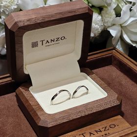 【TANZO.(鍛造指輪)の口コミ】 指輪のデザインの種類も多く、ダイヤの数なども指定でき、自分の好み通り…