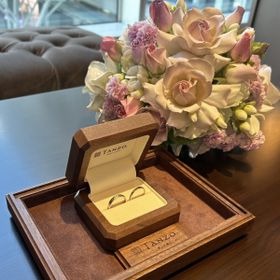 【TANZO.(鍛造指輪)の口コミ】 表面はコーラルゴールド、裏面プラチナで作ってもらいました。
コーラルゴ…