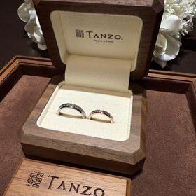 【TANZO.(鍛造指輪)の口コミ】 指輪の色は、プラチナ以外にゴールドでも数種類あり、今回はコーラルゴー…