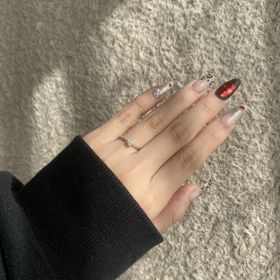 【トリニティ(Trinity)】の口コミ 特に素材など細かいところは気にしてはいませんでしたが、
ダイヤが真ん中...